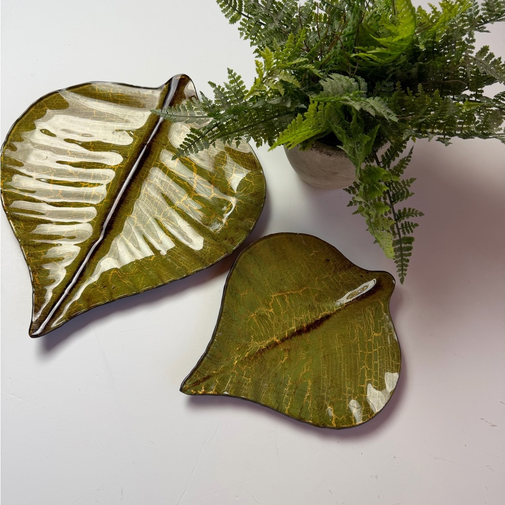 Leaf-Shaped Green Serveware Set of Two
Large 12” Small 8” Beautiful